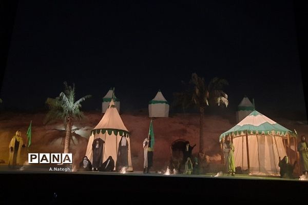 نمایش میدانی تنهاتر از مسیح