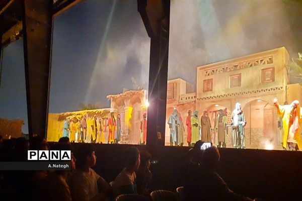 نمایش میدانی تنهاتر از مسیح