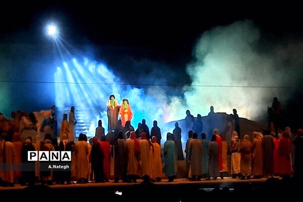 نمایش میدانی تنهاتر از مسیح