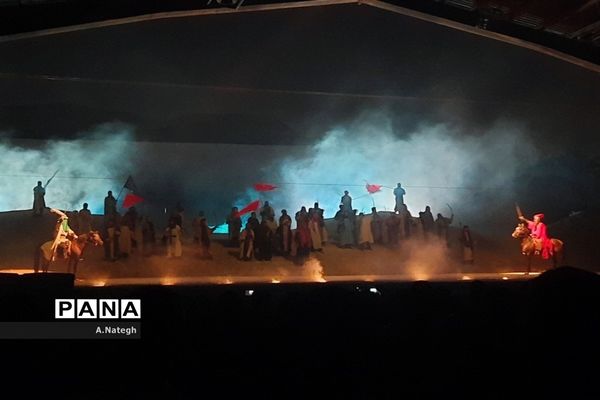 نمایش میدانی تنهاتر از مسیح