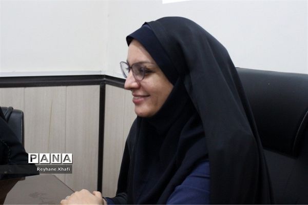 نشست هم‌اندیشی دختران تیم دانش‌آموزی تولید محتوا سازمان دانش‌آموزی شهرستان‌های تهران