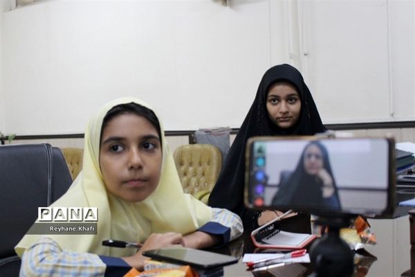 نشست هم‌اندیشی دختران تیم دانش‌آموزی تولید محتوا سازمان دانش‌آموزی شهرستان‌های تهران