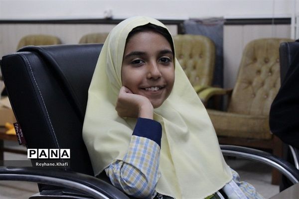 نشست هم‌اندیشی دختران تیم دانش‌آموزی تولید محتوا سازمان دانش‌آموزی شهرستان‌های تهران