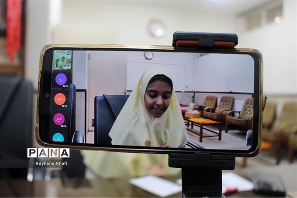 نشست هم‌اندیشی دختران تیم دانش‌آموزی تولید محتوا سازمان دانش‌آموزی شهرستان‌های تهران