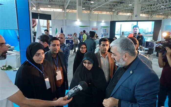 بازدید معاون امور زنان و خانواده ریاست‌جمهوری از غرفه وزارت آموزش‌و‌پرورش در نمایشگاه روایت خدمت