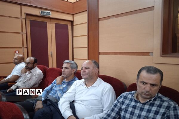 آیین تجلیل از کارمندان نمونه ادارات در سالن الغدیر ارشاد محمود‌آباد