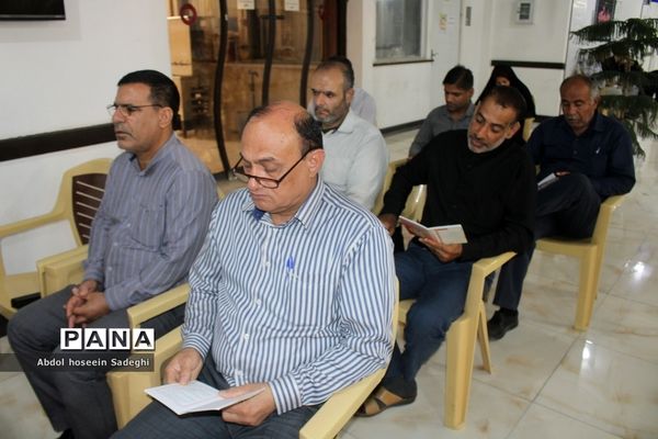 نشست صمیمی مدیر کل آموزش و پرورش استان بوشهر با همکاران اداری