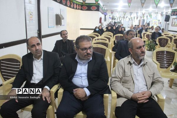 نشست صمیمی مدیر کل آموزش و پرورش استان بوشهر با همکاران اداری