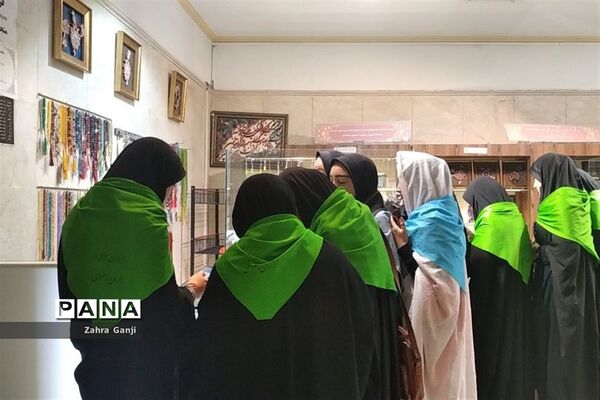 بازدید دانش‌آموزان زیارت اولی استان فارس از موزه رضوی