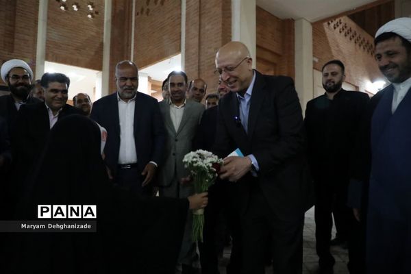 بازدید وزیر علوم، تحقیقات و فناوری کشور از خوابگاه دانشجویی  و دانشکده پردیس مهریز