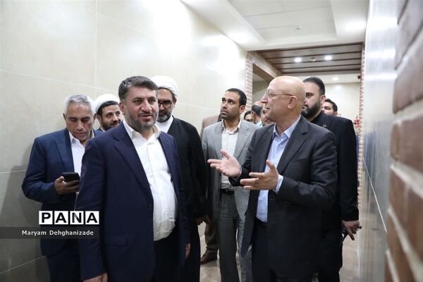 بازدید وزیر علوم، تحقیقات و فناوری کشور از خوابگاه دانشجویی  و دانشکده پردیس مهریز