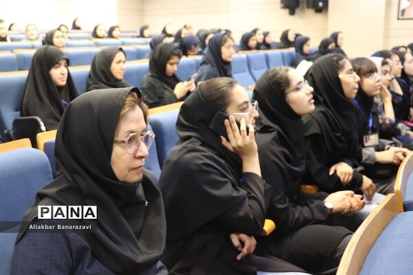 دومین کارسوق زبان های خارجی قطب های دو و پنج کشور