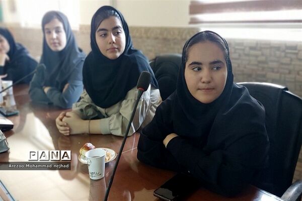 نشست صمیمی دانش‌آموز خبرنگاران فعال خبرگزاری پانا با معاون پرورشی‌ و‌ تربیت‌بدنی شهرستان‌قرچک