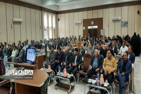 آئین تجلیل از کارمندان نمونه ادارات شهرستان مه‌ولات