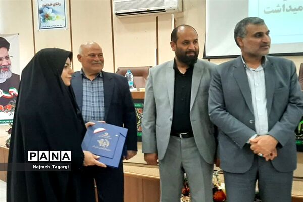آئین تجلیل از کارمندان نمونه ادارات شهرستان مه‌ولات