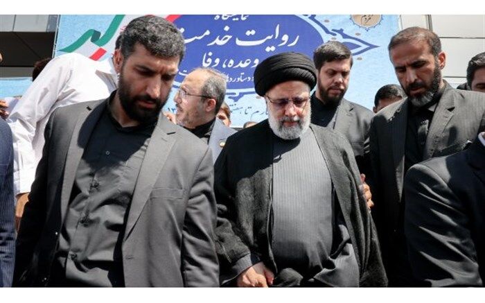 بازدید سرزده آیت‌الله رئیسی از نمایشگاه «روایت خدمت»