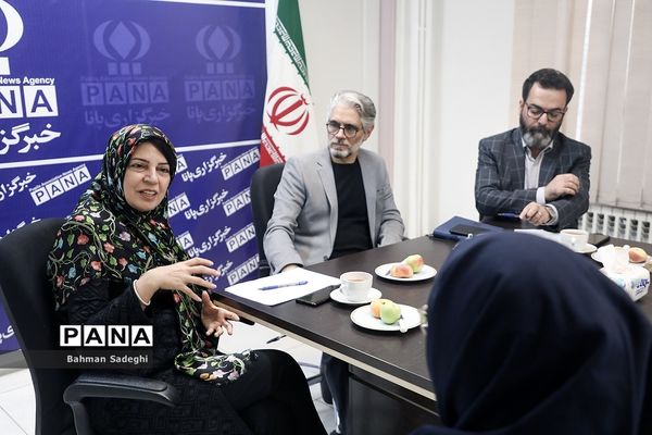 دومین میزگرد دانش‌آموزی با موضوع  بررسی نقش والدین در تربیت کودک فلسفی