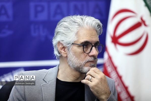 دومین میزگرد دانش‌آموزی با موضوع  بررسی نقش والدین در تربیت کودک فلسفی