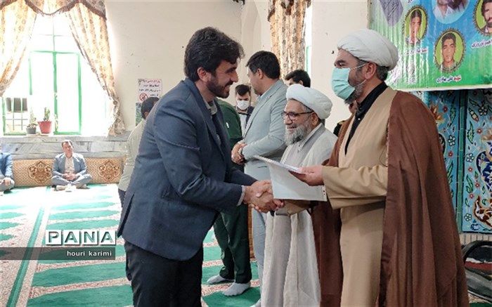 آئین تجلیل ازکارمندان نمونه آموزش  وپرورش شهرستان مانه وسملقان برگزار شد