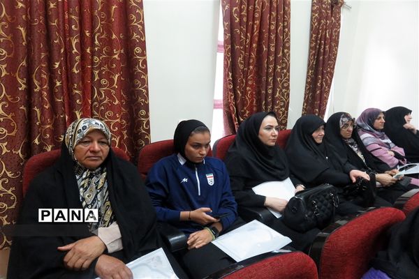 همایش تجلیل از کارمندان نمونه و دانش آموزان نخبه در میاندورود