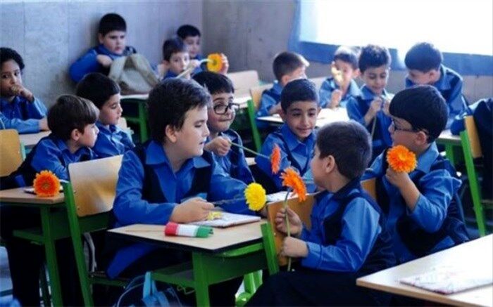 مدرسه، خط مقدم و محور نظام تعلیم و تربیت است