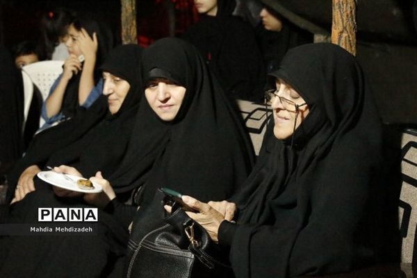 بازدید مشاور امور بانوان وزیر آموزش و پرورش از غرفه‌  دانش آموزی صنایع‌دستی و خوراکی استان سیستان و بلوچستان