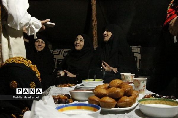 بازدید مشاور امور بانوان وزیر آموزش و پرورش از غرفه‌  دانش آموزی صنایع‌دستی و خوراکی استان سیستان و بلوچستان