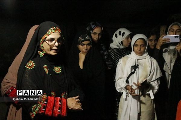 بازدید مشاور امور بانوان وزیر آموزش و پرورش از غرفه‌  دانش آموزی صنایع‌دستی و خوراکی استان سیستان و بلوچستان