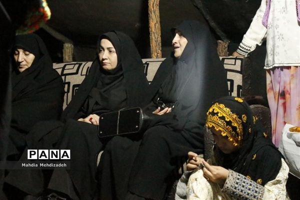 بازدید مشاور امور بانوان وزیر آموزش و پرورش از غرفه‌  دانش آموزی صنایع‌دستی و خوراکی استان سیستان و بلوچستان