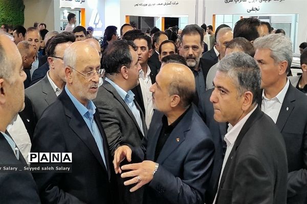 بازدید مسئولان از بیست و سومین نمایشگاه بین‌المللی خودرو در مشهد