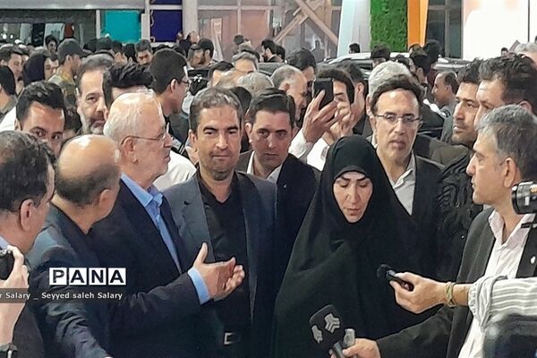 بازدید مسئولان از بیست و سومین نمایشگاه بین‌المللی خودرو در مشهد