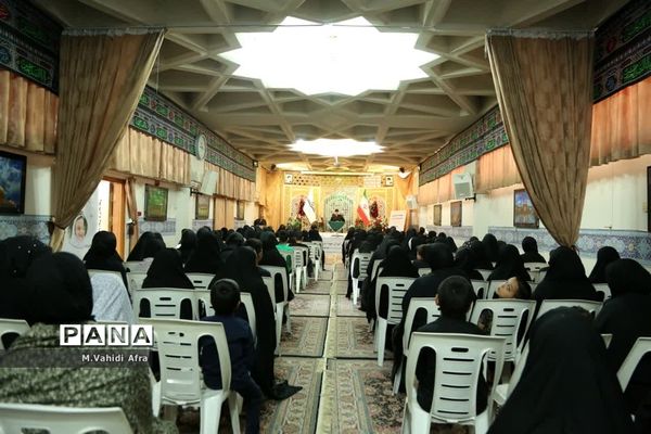 اعطای بورسیه تحصیلی به 550 دانش‌آموز موسسه دارالاکرام قم