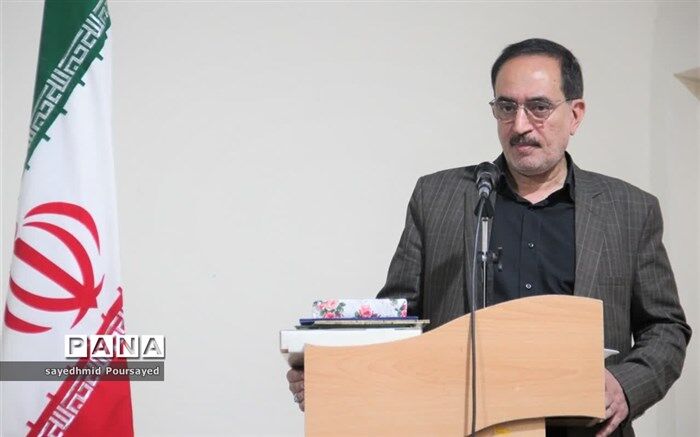 باید در مسأله تربیت و شناخت مخاطب تجدید نظر کنیم