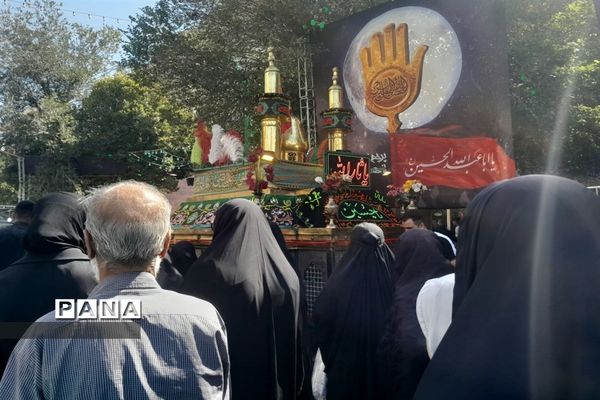 پیاده‌روی جاماندگان اربعین حسینی به سمت حرم مطهر امام رضا (ع)