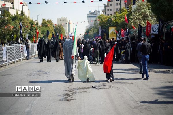 پیاده‌روی جاماندگان اربعین حسینی در مشهد