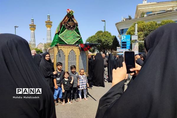 حضور پرشور عاشقان اباعبدالله الحسین (ع)  در پیاده‌روی جا‌ماندگان اربعین حسینی