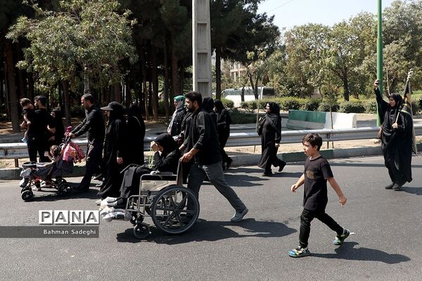 پیاده‌روی جاماندگان اربعین حسینی در تهران