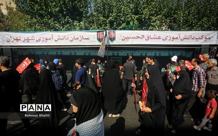 نوجوانان سازمان دانش‌آموزی شهر تهران همگام با جاماندگان پیاده‌روی اربعین