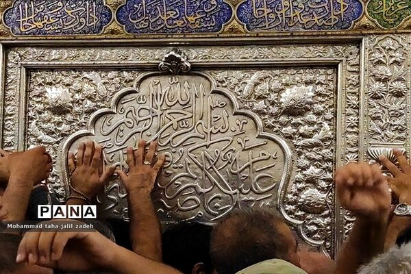 حضور پرشور عاشقان در مرقد امام‌ کاظم(ع) و امام‌ جواد(ع)