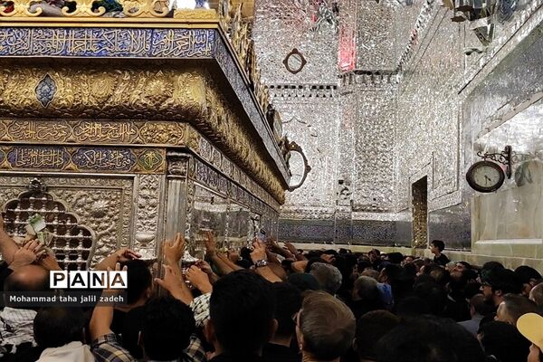 حضور پرشور عاشقان در مرقد امام‌ کاظم(ع) و امام‌ جواد(ع)