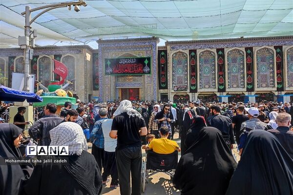 جمعیت کم نظیر مردم  در حرم امام حسین(ع) و حضرت عباس(ع)