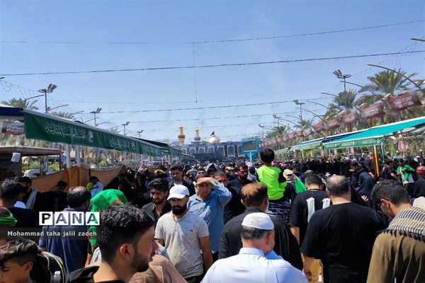 جمعیت کم نظیر مردم  در حرم امام حسین(ع) و حضرت عباس(ع)