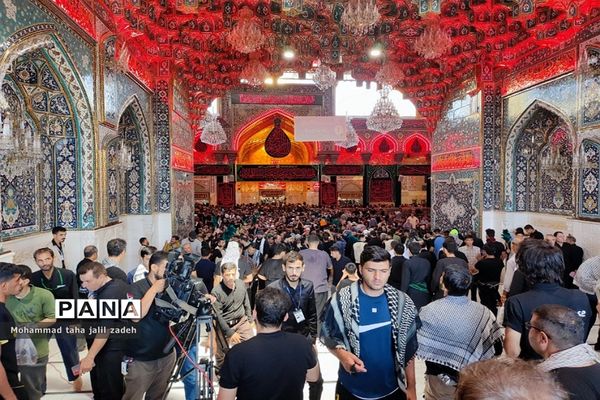 جمعیت کم نظیر مردم  در حرم امام حسین(ع) و حضرت عباس(ع)