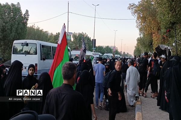 پیاده‌روی زائران اربعین حسینی در مسیر عاشقی