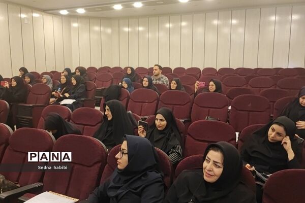 برگزاری کلاس نقالی و شاهنامه خوانی در دوره‌توانمندسازی هنرهای نمایشی در رودهن
