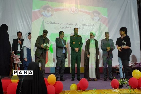 تجلیل از منتخبان فرهنگی هنری و دانایی و توانایی در قائمشهر