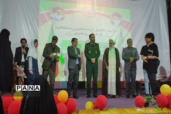 تجلیل از منتخبان فرهنگی هنری و دانایی و توانایی در قائمشهر