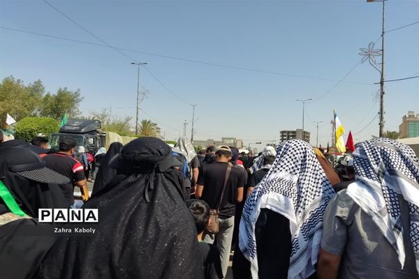 نمایش عشق و ایمان به امام حسین(ع) در راهپیمایی اربعین حسینی