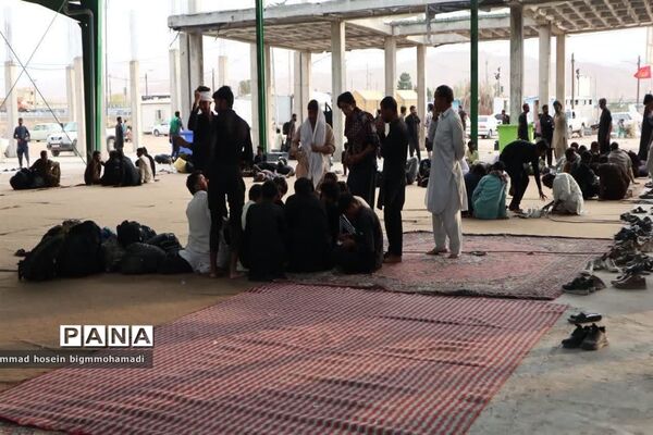 ارائه خدمات موکب‌ها به زائران حسینی  در مسیر کربلا
