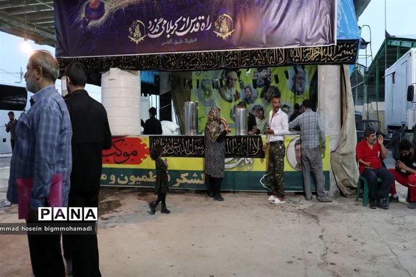 ارائه خدمات موکب‌ها به زائران حسینی  در مسیر کربلا